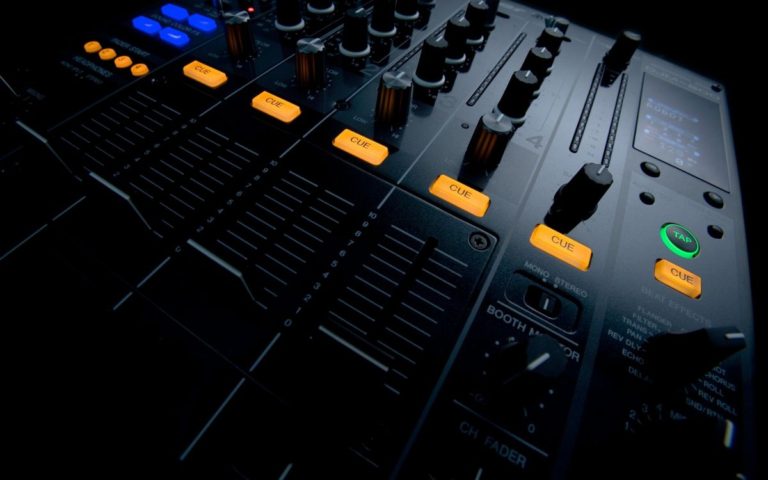 House or Techno